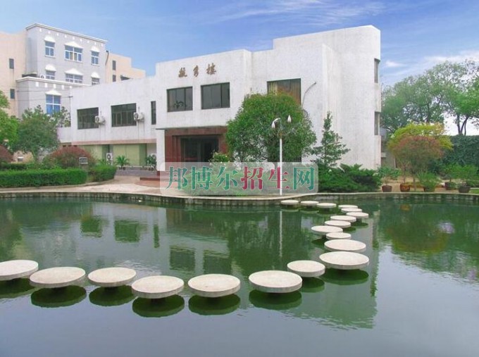保險(xiǎn)職業(yè)學(xué)院是幾專(zhuān)