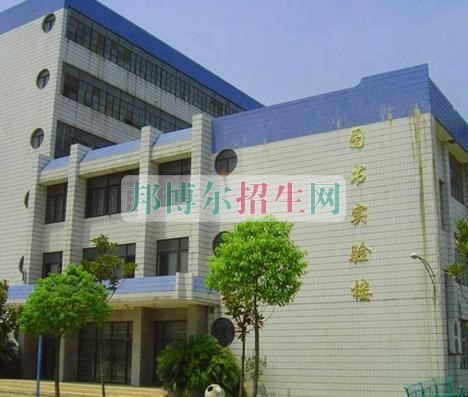 江西工業(yè)貿易職業(yè)技術學院招生辦聯(lián)系電話