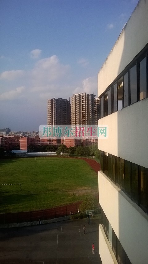 四川省信息通信學(xué)校招生辦聯(lián)系電話(huà)