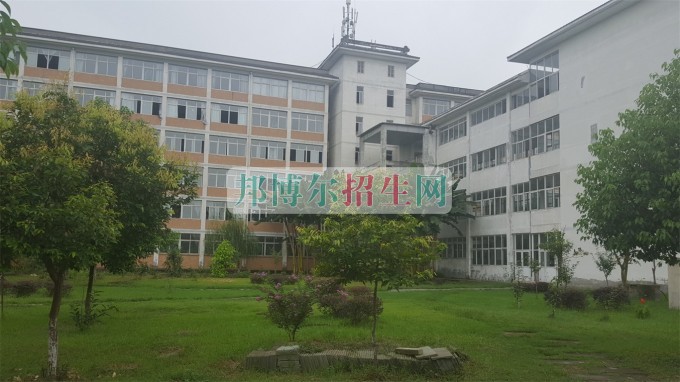 成都信息技術(shù)學(xué)校報名條件、招生對象