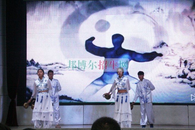 天府新區(qū)成人中等專業(yè)學校“美好新區(qū)，千年廣都”