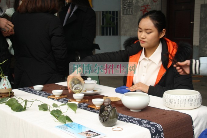 天府新區(qū)成人中等專業(yè)學校“美好新區(qū)，千年廣都”