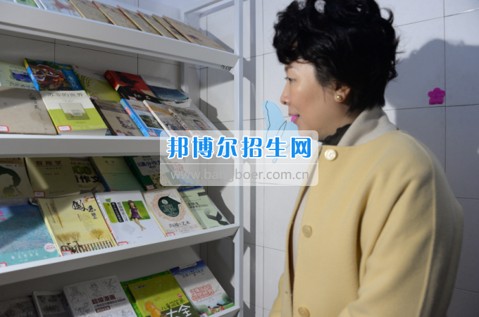 市委常委、宣傳部長潘梅到川南幼兒師范高等?？茖W校調(diào)研思想政治工作