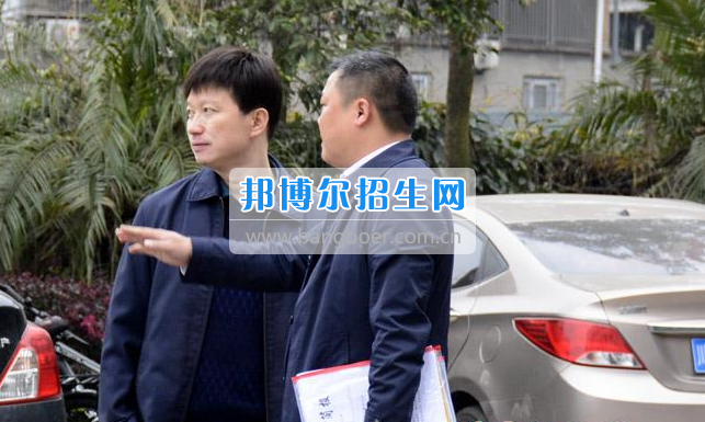 區(qū)委常委、宣傳部長(zhǎng)邱躍峰一行視察南充市建華職業(yè)中學(xué)