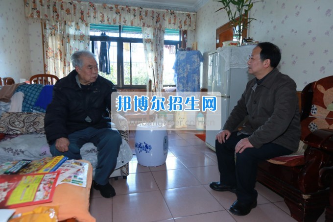 川北幼兒師范高等?？茖W(xué)校黨委書記張斌走訪慰問學(xué)校離退休老同志