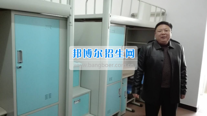 川北幼兒師范高等?？茖W(xué)校張廷鑫校長帶隊(duì)考察學(xué)生公寓設(shè)備