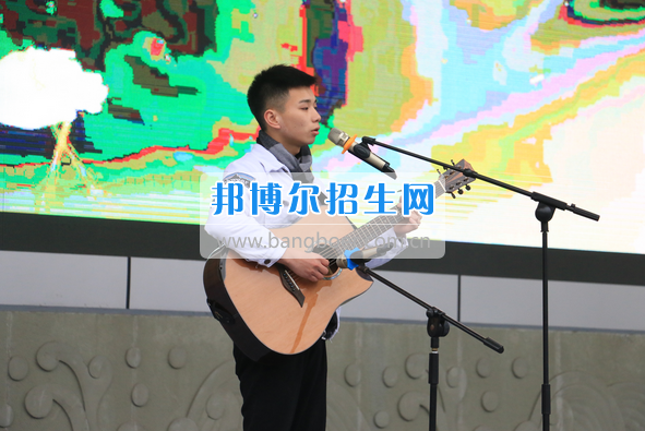 成都市洞子口職業(yè)高級(jí)中學(xué)舉行“成都，因我更美麗”主題開學(xué)典禮