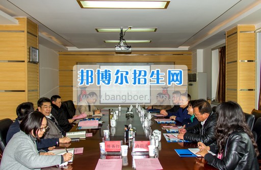 興義民族師范學院劉照惠校長率隊到省屬高?？疾旌笄诠芾砉ぷ? width=