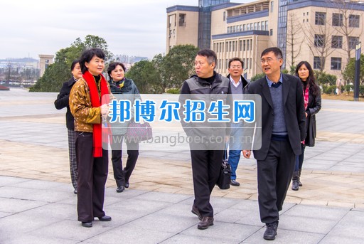 興義民族師范學院劉照惠校長率隊到省屬高?？疾旌笄诠芾砉ぷ? width=