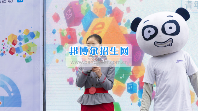  重慶海聯(lián)職業(yè)技術(shù)學院海聯(lián)學子用“快閃”火辣開場  