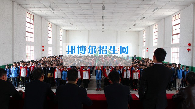 馨知心集團(tuán)、云南動高鐵普鐵公司、上海大眾等多家單位在我校舉辦招聘會