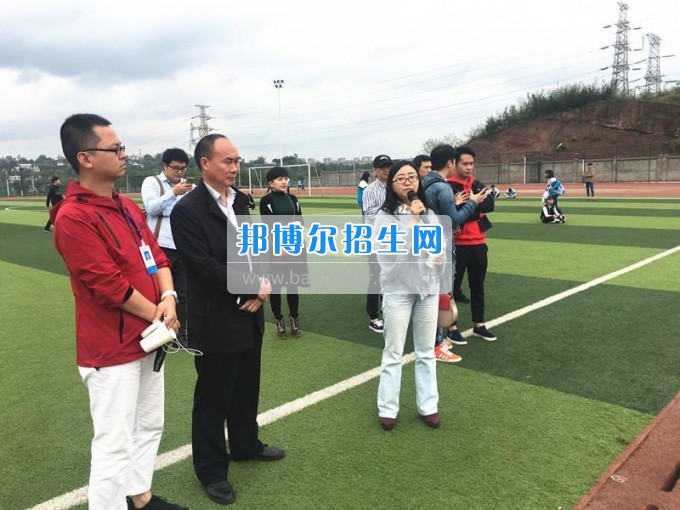 團市委領導督查瀘州市職業(yè)技術學校參加2017年五四青年節(jié)主題團日活動節(jié)目準備情況