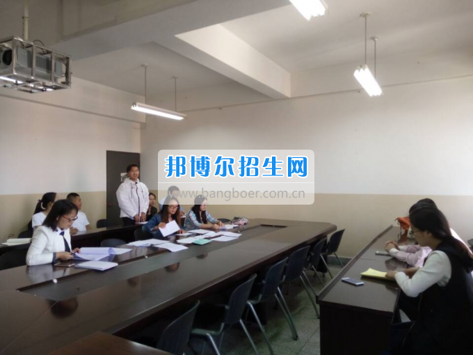 云南財經(jīng)大學(xué)統(tǒng)計與數(shù)學(xué)學(xué)院黨委及各黨支部開展學(xué)習(xí)廖俊波同志先進事跡活動