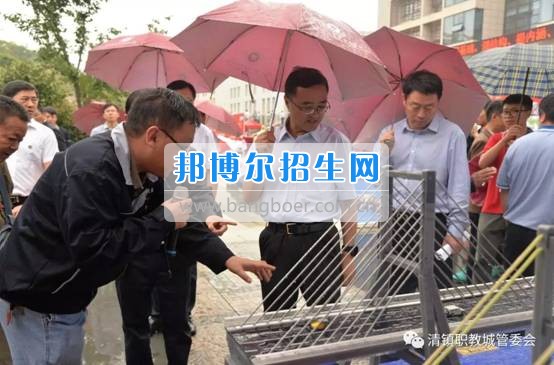 貴州交通職業(yè)技術(shù)學(xué)院參加全省實(shí)施職業(yè)教育精準(zhǔn)脫貧行動兩周年成果展示活動并簽訂合作協(xié)議