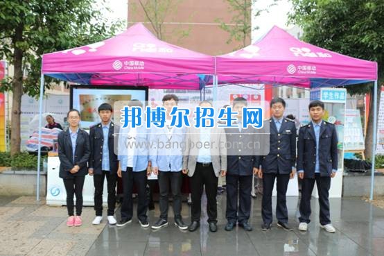 貴州交通職業(yè)技術(shù)學(xué)院參加全省實(shí)施職業(yè)教育精準(zhǔn)脫貧行動兩周年成果展示活動并簽訂合作協(xié)議