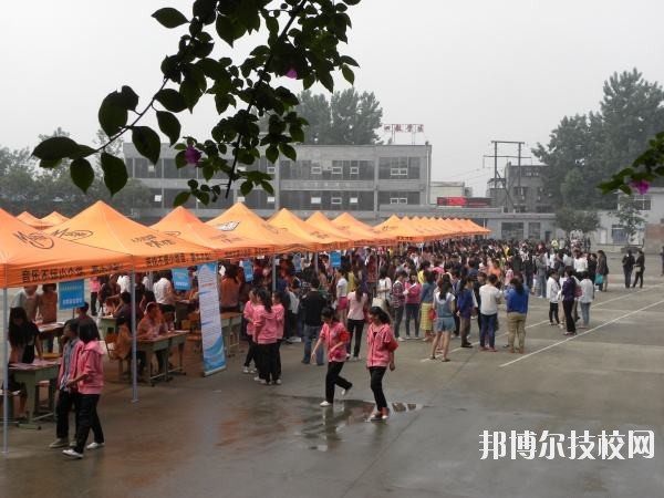 四川人民醫(yī)院護士學校2019年報名條件、招生對象
