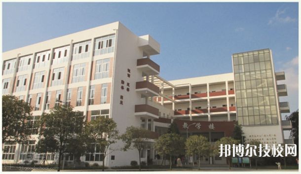 四川經(jīng)濟(jì)貿(mào)易學(xué)校2018年報(bào)名條件、招生對(duì)象