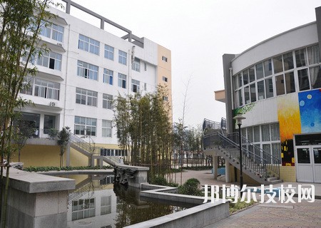 成都汽車職業(yè)技術(shù)學校2020年報名條件、招生要求、招生對象
