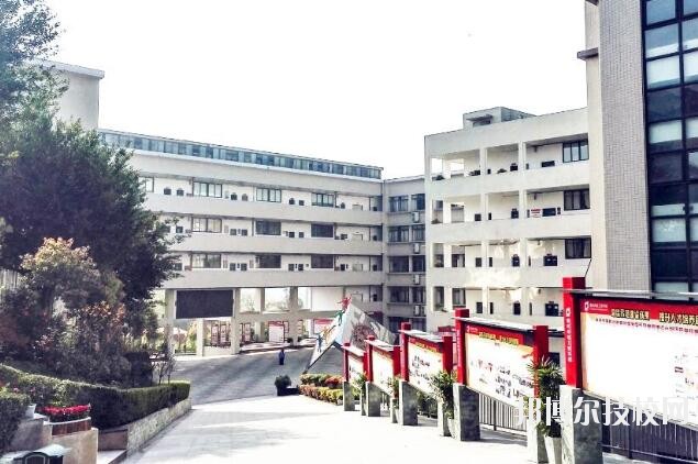 重慶輕工業(yè)學(xué)校2020年報名條件、招生要求、招生對象