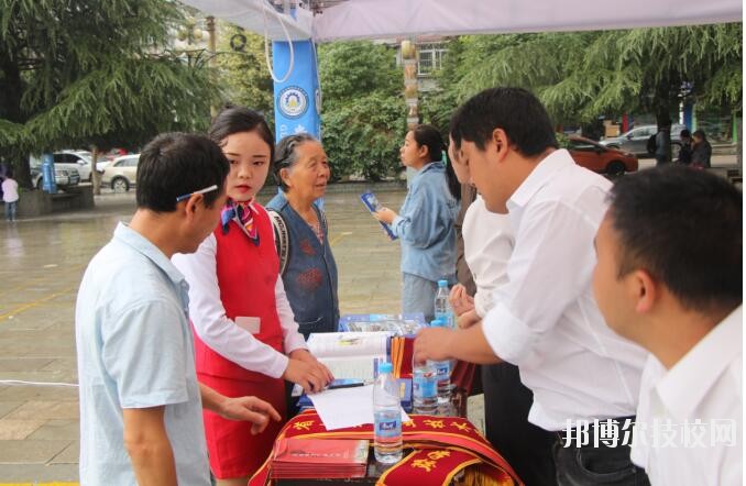 六枝特區(qū)職業(yè)技術(shù)學(xué)校2020年報名條件、招生要求、招生對象