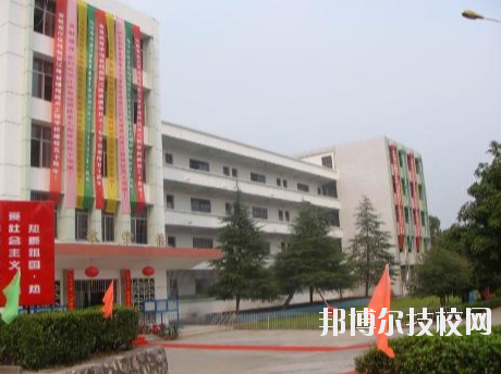 江西通用技術(shù)工程學(xué)校2020年報(bào)名條件、招生要求、招生對(duì)象