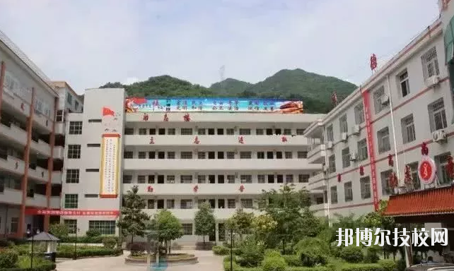 鎮(zhèn)巴縣職業(yè)教育中心2020年報(bào)名條件、招生要求、招生對(duì)象 