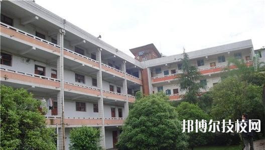 清鎮(zhèn)中等職業(yè)技術(shù)學(xué)校2020年報(bào)名條件、招生要求、招生對象