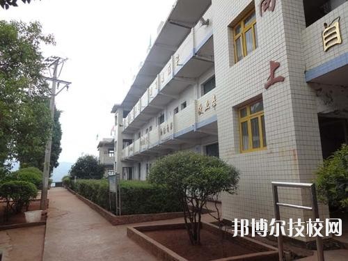 普定職業(yè)技術(shù)學校2020年報名條件、招生要求、招生對象