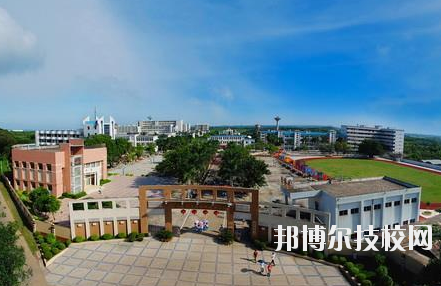 重慶青山工業(yè)技工學校2020年報名條件、招生要求、招生對象