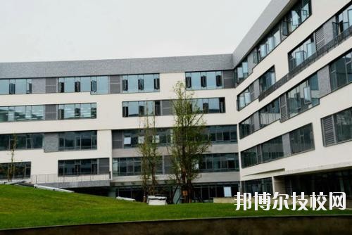 安龍職業(yè)技術(shù)學(xué)校2020年報(bào)名條件、招生要求、招生對象