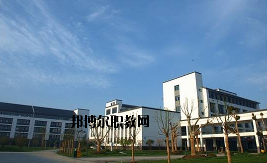 蘇州吳中技工學(xué)校2020年報(bào)名條件、招生要求、招生對象