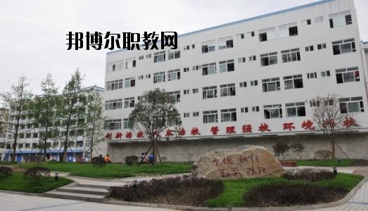 南充數(shù)控工程學(xué)校2020年報(bào)名條件、招生要求、招生對象