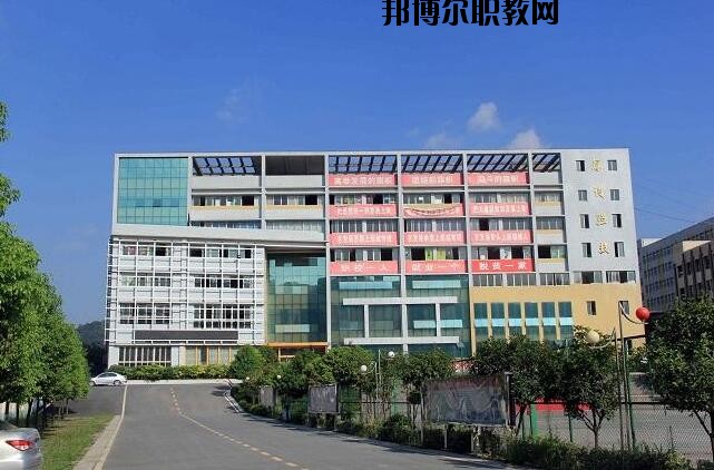 遵義博導(dǎo)網(wǎng)絡(luò)職業(yè)技術(shù)學(xué)校2020年報(bào)名條件、招生要求、招生對(duì)象