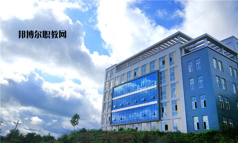 四川省南充衛(wèi)生學(xué)校2020年報(bào)名條件、招生要求、招生對象