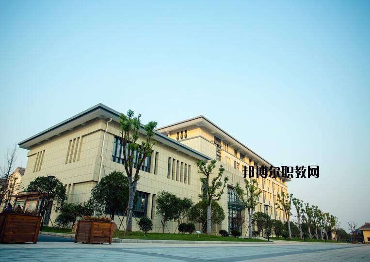 龍游縣職業(yè)技術(shù)學(xué)校2020年報(bào)名條件、招生要求、招生對象