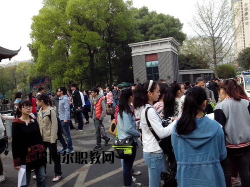 成都國(guó)演藝術(shù)學(xué)校2020年報(bào)名條件、招生要求、招生對(duì)象