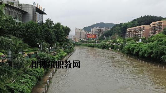 貴陽長征職業(yè)技術(shù)學(xué)校2020年報(bào)名條件、招生要求、招生對(duì)象