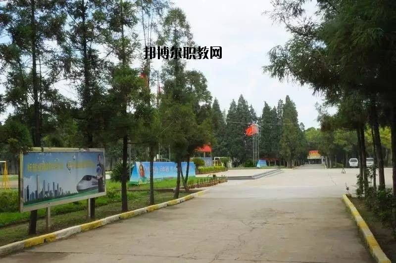 富寧縣民族職業(yè)高級(jí)中學(xué)2020年報(bào)名條件、招生要求、招生對象