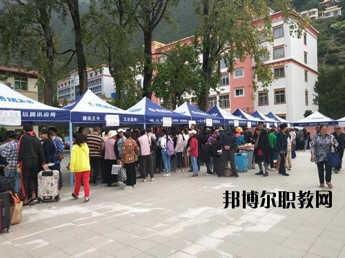 阿壩衛(wèi)生學校2020年報名條件、招生要求、招生對象
