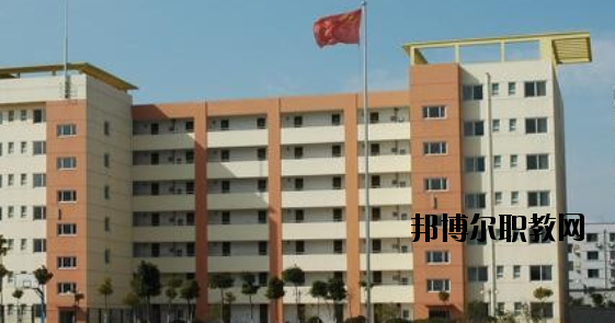 承德華中管理中專(zhuān)學(xué)校網(wǎng)站網(wǎng)址