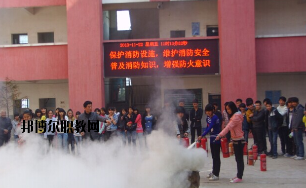 當(dāng)同學(xué)們對(duì)一所學(xué)校感興趣的時(shí)候，一般會(huì)通過(guò)怎樣的方式來(lái)了解這所學(xué)校的相關(guān)信息呢?相信很多的同學(xué)都會(huì)選擇通過(guò)上網(wǎng)查詢(xún)的方式來(lái)對(duì)學(xué)校信息進(jìn)行了解，可是有的時(shí)候網(wǎng)上有的學(xué)校信息并不全面，一些招生信息同學(xué)們只能通過(guò)撥打?qū)W校招生電話進(jìn)行了解。  上饒中等職業(yè)學(xué)校招生電話：0793-8629088  上饒中等職業(yè)學(xué)校郵箱：srdzgy@jxedu.gov.cn  上饒中等職業(yè)學(xué)校簡(jiǎn)介 上饒中等職業(yè)學(xué)校創(chuàng)辦于1998年，是經(jīng)市教育局98[131]號(hào)文件和省教[2000]018號(hào)文件批準(zhǔn)的全日制職業(yè)中專(zhuān)學(xué)?！，F(xiàn)有專(zhuān)業(yè)十個(gè)，在籍學(xué)生1200余人，專(zhuān)職教師60多名，學(xué)校秉承“勤學(xué)、奮進(jìn)、友愛(ài)、創(chuàng)新”的校訓(xùn)，以教學(xué)管理嚴(yán)格，封閉式軍事化管理為特色。全體員工克盡職守，愛(ài)崗敬業(yè)，用心工作，真心服務(wù)。十五年來(lái)培育了數(shù)8000余名技術(shù)人才，受到市委、市政府和用人單位的充分肯定。  上饒中等職業(yè)學(xué)校就業(yè)優(yōu)勢(shì) 學(xué)校畢業(yè)的學(xué)生都通過(guò)學(xué)校一系列的考核，有過(guò)硬的動(dòng)手能力和理論知識(shí)，能確保各專(zhuān)業(yè)的畢業(yè)生基本上專(zhuān)業(yè)對(duì)口的就業(yè)上崗，并受到用人單位一致好證，畢業(yè)業(yè)供不應(yīng)求。就業(yè)率一真位居全市前列，被省教育廳授予“江西省中等職業(yè)學(xué)校就業(yè)先進(jìn)單位”。  小編總結(jié) 有的時(shí)候，網(wǎng)上有的只是關(guān)于學(xué)校的辦學(xué)條件介紹，而對(duì)于學(xué)校當(dāng)年招生政策的信息介紹卻不多。因此，小編建議，為了同學(xué)們可以更順利地報(bào)考，接下來(lái)可以通過(guò)撥打招生電話的方式先對(duì)學(xué)校的招生政策做一個(gè)詳細(xì)的了解。