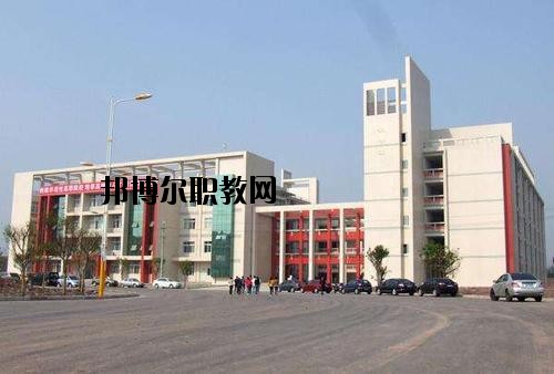 內(nèi)江宏昌職業(yè)技術(shù)學(xué)校2020年報名條件、招生要求、招生對象