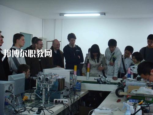 瀘州化工廠技工學(xué)校2020年報名條件、招生要求、招生對象