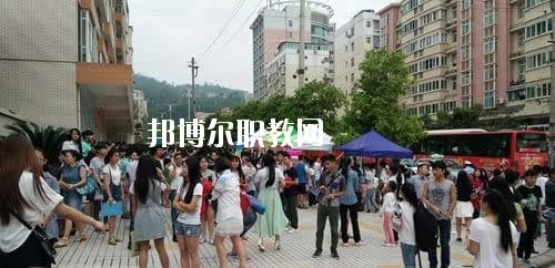 巴中市巴州區(qū)化成職業(yè)2020年報(bào)名條件、招生要求、招生對(duì)象