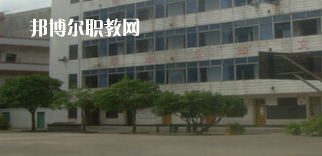 玉林市嶺南工業(yè)學(xué)校2020年報(bào)名條件、招生要求、招生對(duì)象
