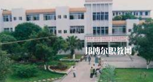 柳州市衛(wèi)生學(xué)校2020年報(bào)名條件、招生要求、招生對(duì)象 