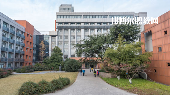 臨夏州民族學(xué)校2020年報(bào)名條件、招生要求、招生對(duì)象