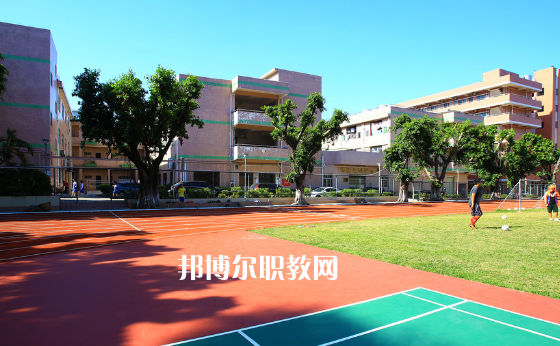 東莞經(jīng)濟(jì)貿(mào)易學(xué)校怎么樣、好不好