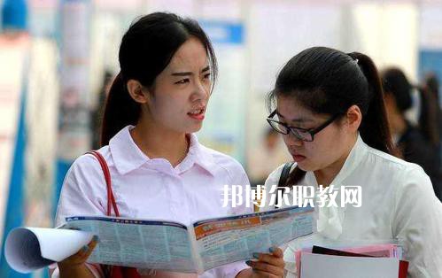 成都2021年幼師學(xué)校中專升大?？际裁? width=