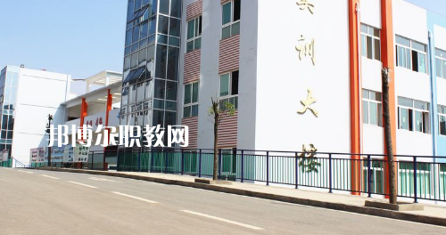畢節(jié)同心農(nóng)工中等職業(yè)技術(shù)學(xué)校2021年報(bào)名條件、招生要求、招生對(duì)象